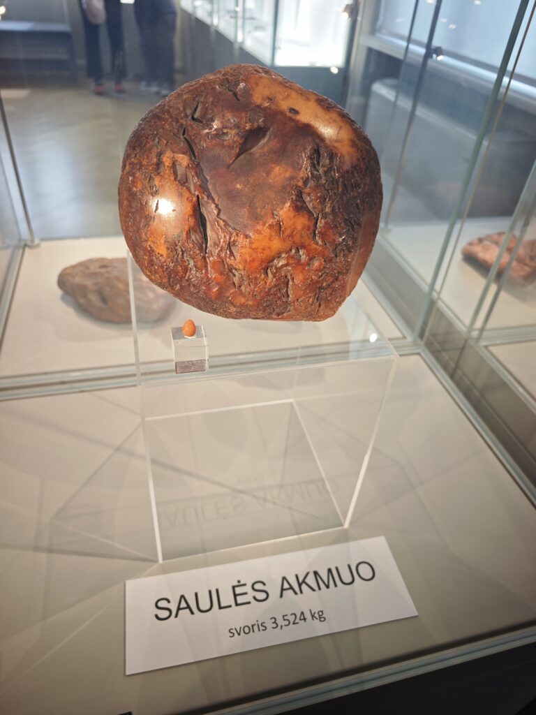 Über 3 Kilogramm schwerer Bernstein - der Sonnenstein
