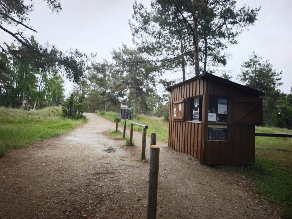 Hier am Kassenhaus musst du Eintritt für die Tote Düne bezahlen